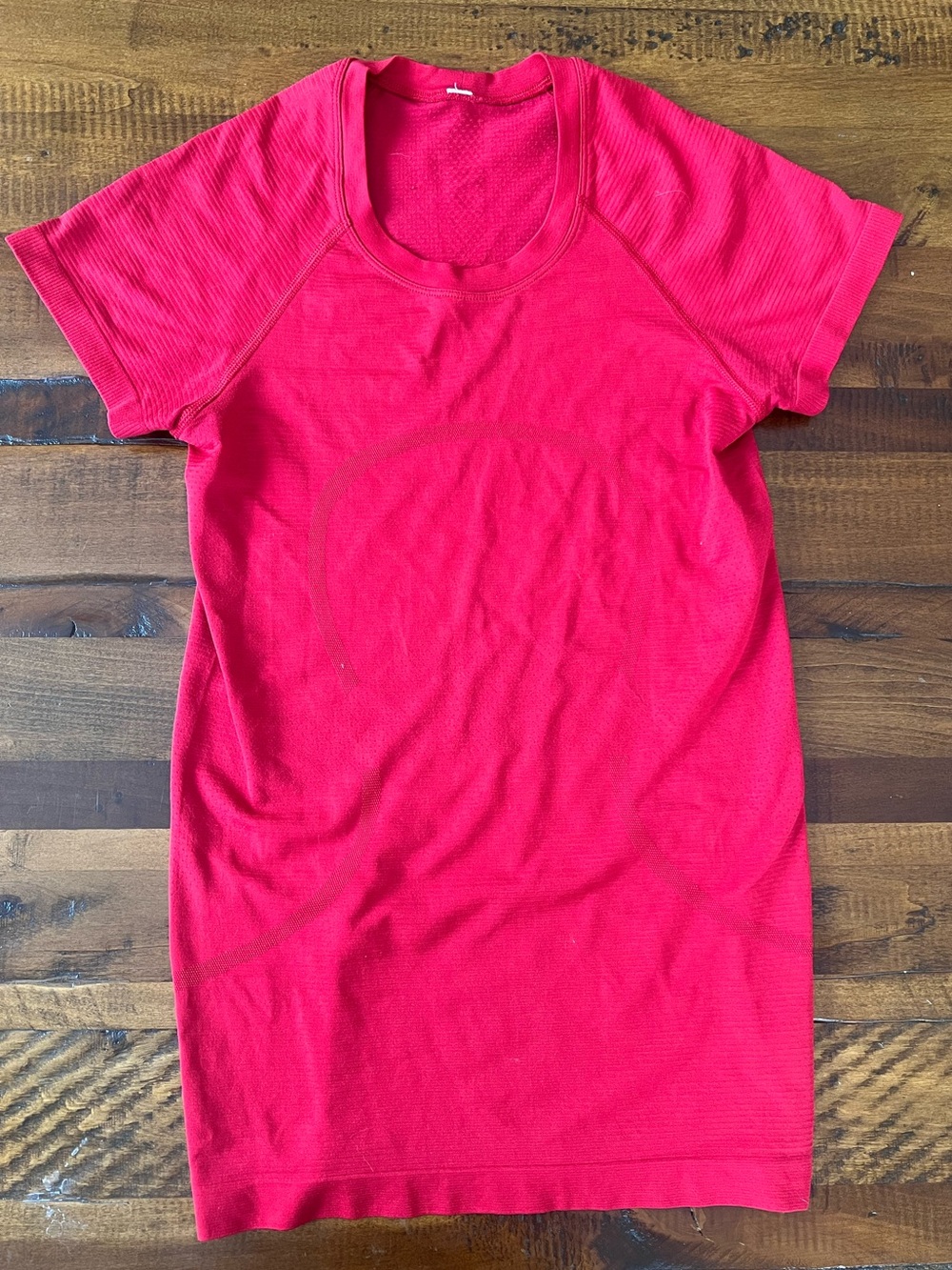 Lululemon Swiftly - Rare gold logo
